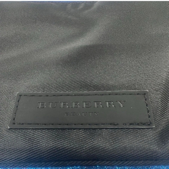 🌼BURBERRY BLACK COSMETIC  BAG    BRAND NEW IN BOX - Picture 2 of 3